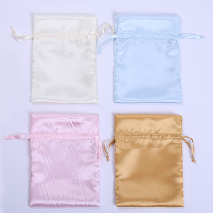 กระเป๋าเครื่องสำอางผ้าซาตินแฟชั่น บรรจุภัณฑ์หรูหรา พิมพ์โลโก้ - Product Image 3