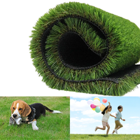 Tapis de terrain en gazon artificiel pour jardin extérieur en fourrure synthétique et tapis de golf en plastique pour sol de sport de football