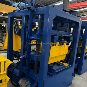 Machine économique QT4-26 pour la fabrication de blocs de <span class=keywords><strong>ciment</strong></span> pleins et creux, facile à utiliser, pour petites entreprises, avec générateur diesel - Product Image 2