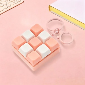 Juguete Sensorial Antiestrés Kawaii 9 en 1 con Botones Mecánicos de Teclado, Juguete de Descompresión Portátil con Sonido de Clic, Llavero - Product Image 4