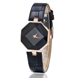 Montres mécaniques pour femmes OEM, style mode, avec cadran en quartz orné de cristaux prismatiques et bracelet en cuir, design minimaliste - Product Image 4