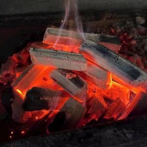 Charbon de bois en briquettes de sciure de bois massif, haute teneur en carbone, faible teneur en cendres, sans fumée, combustible pour barbecue, combustion longue durée 6 heures, fabricant vietnamien - Product Image 1