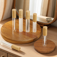 Tube de sérum avec logo personnalisé, vente en gros pour marques de maquillage, idéal pour le stockage de cosmétiques et la présentation de produits de beauté, tubes de gloss à lèvres