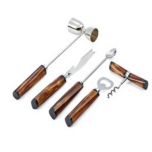 Juego de Herramientas de Bar Modernas de Acero Inoxidable Ecológicas con Diseño Elegante para el Hogar y Espacios de Vida Contemporáneos, Personalizable - Product Image 1