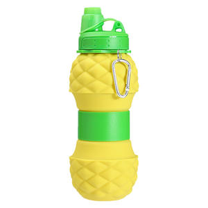 Botella de silicona plegable de fresa de dibujos animados lindo coctelera para niños adultos y niños al por mayor barata para corredores - Product Image 5