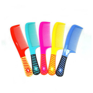 Household candy-colored plastic <b>combs</b>, men's and women's long hair <b>combs</b>, old-fashioned <b>combs</b>, large teeth, <b>wide</b> teeth, parting - Product Image 3