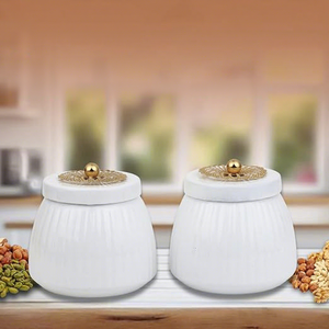 Salières et poivrières en métal rondes blanches avec couvercle doré, hermétiques, pour épices de cuisine, design moderne artisanal - Product Image 4