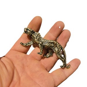 Figuras de animales chapadas en cobre de KI Tengqio: osos, leones, leopardos, cocodrilos y antiguas piezas de arte. El oso domina el mundo - Product Image 3