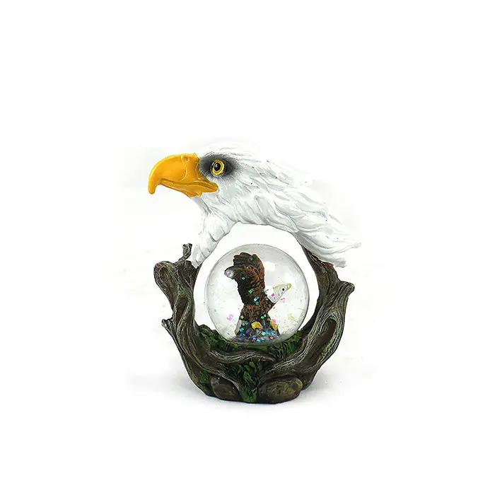 Nouveau Design Animal Wildlife Collection Amérique Aigle à tête blanche Sculpture Globe d'eau globe de neige