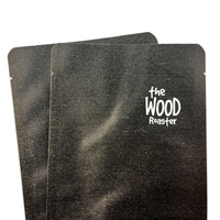 Sac à fond plat en papier kraft biodégradable noir imprimé sur mesure, pochette à fermeture quadruple avec valve de dégazage unidirectionnelle pour grains de café