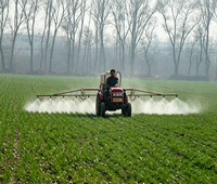 Pulvérisateur à pression haute précision YCM 3W avec grand réservoir pour l'application de brume dans les jardins et les champs, compatible avec les tracteurs à roues