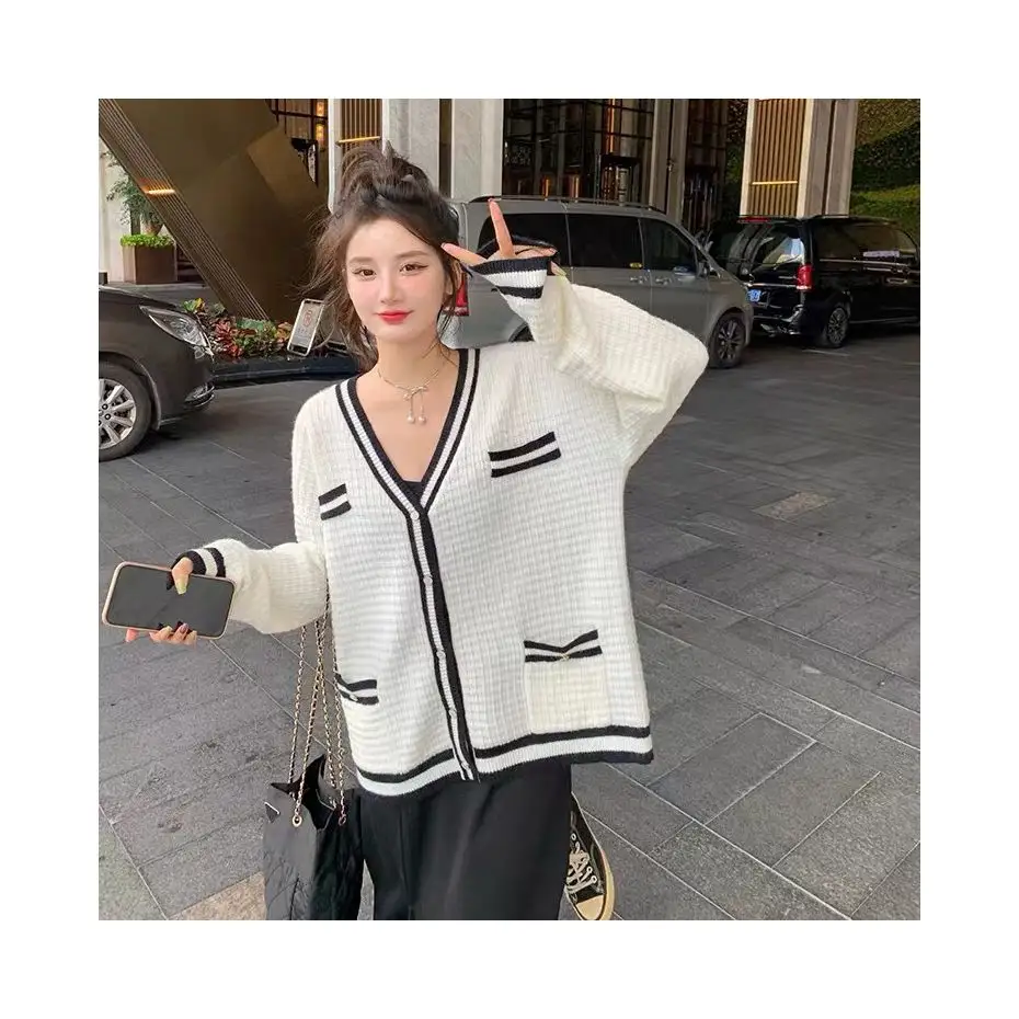 Wholesale Casual Style V-neck Women's Sweaters Black Polyester Material White Knitted Sweater Women