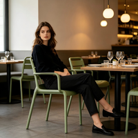 Chaise de salle à manger empilable de style nordique avec dossier en plastique épaissi, design moderne et simple, pour l'extérieur, la maison, les restaurants et la cuisine