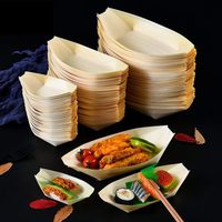 Bateau en bois écologique pour les brochettes de sushi, tempura et barbecue