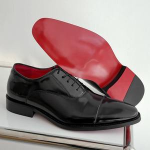 Chaussures habillées en cuir verni pour hommes, dessus brillant, semelle extérieure rouge, bordure cousue, doublure respirante, confort rembourré - Product Image 1