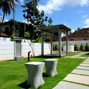 Taburete de Jardín Creativo Hecho a Mano, Impermeable, Decoración Artística de Fibra de Vidrio para Interiores/Exteriores - Product Image 1