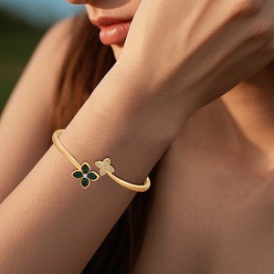 YILUN Brazalete <span class=keywords><strong>de</strong></span> Plata <span class=keywords><strong>de</strong></span> Ley 925 Chapado en <span class=keywords><strong>Oro</strong></span> <span class=keywords><strong>de</strong></span> 18K con Flor <span class=keywords><strong>de</strong></span> Malaquita y Trébol con Circonitas Pavé, Joyerí<span class=keywords><strong>a</strong></span> <span class=keywords><strong>de</strong></span> Moda para Mujer - Product Image 4