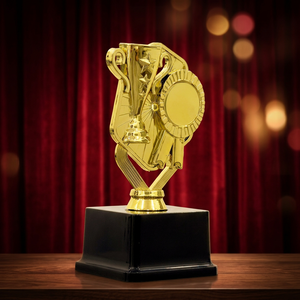 Trophée en métal moulé sous pression de haute qualité gravé au laser, conçu pour la reconnaissance professionnelle, les récompenses scolaires et la reconnaissance des employés - Product Image 1