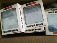Mini Power Bank 1000 mAh avec 4 câbles intégrés, charge rapide, chargeur mobile portable, logo personnalisé, mini batterie portable