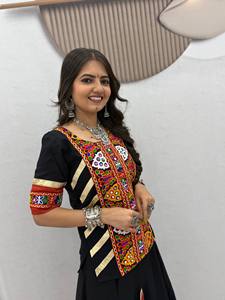 Conjunto de Lehenga Kediyu de Diseño Especial para Navratri, Calidad de Exportación, Traje Tradicional para Garba Dandiya, Disponible a Precio de Exportación - Product Image 6