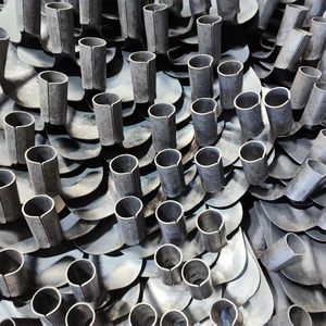 Bêche robuste en acier au carbone et acier inoxydable avec manche en bois pour jardinage, construction et travaux extérieurs - Product Image 2