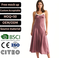 Robe midi élégante en satin rose poudré avec dentelle, bretelles spaghetti et boutons sur le devant pour femme – Nuisette et tenue de détente – Collection Boutique