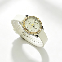 Jam Tangan Wanita Modis Jam Tangan Kuarsa Trendi Casing Aloi Berlian Imitasi Tali Silikon Kalender Dial Bulat 30Mm Grosir