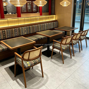 Set di Sedute per Ristorante Commerciale, Sedia in Legno Massello e Rattan, Tavolo Quadrato con Rivestimento in Tessuto Vintage per Caffetteria - Product Image 3
