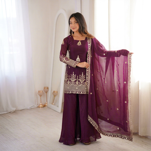 Robe Anarkali en soie brodée violette avec dupatta, tenue de mariage traditionnelle indienne et pakistanaise pour femme, coupe ample, longueur ras du sol - Product Image 1