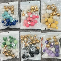 32 pièces/sac Décoration de gâteau Fausses boules 2cm 2,5cm 3cm 4cm Boules en mousse décoratives brillantes mates mélangées pour la décoration de gâteaux