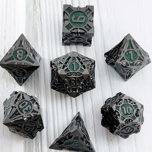 Ensemble de dés RPG Dragons et Donjons de haute qualité Forme polyédrique Dés mdn personnalisés en métal 7 pièces avec boîte-cadeau pour les jeux de rôle - Product Image 1