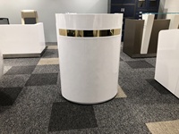 Bureau de coiffeur, petit format, simple, comptoir de réception de salon, moderne, blanc, or, bande décorative, bureau rond
