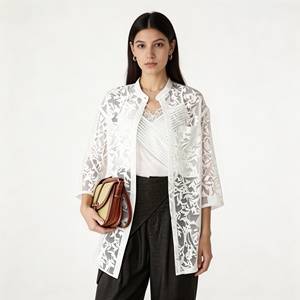 แฟชั่น<span class=keywords><strong>เสื้อ</strong></span>เชิ้ตแขนยาวลายดอกไม้สีขาวหรูหราสำหรับผู้หญิงน้ำหนักเบาเนื้อนุ่มเข้ากันได้กับทุกชุดสวมใส่ได้ทุกวันสำหรับฤดูใบไม้ผลิ - Product Image 1