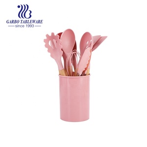 Set di 12 Utensili da Cucina in Nylon Rosa, Strumenti per Cucinare Antiaderenti e Altri Attrezzi da Cucina con Manici in Legno - Product Image 2
