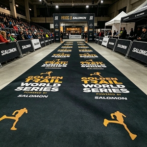 Tapis de sol floqué imprimé avec logo personnalisé, jetable, pour salons professionnels, événements sportifs, mariages et compétitions - Product Image 1