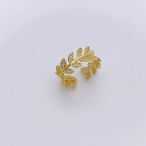Thời trang cao cấp cảm giác của 18K mạ vàng đồng thau với Zirconia cánh hoa lá rỗng vòng cho phụ nữ - Product Image 5