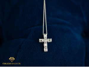 Pendentif Croix en Diamant Naturel Certifié IGI 1 TCW Premium, Or Massif 14K & Design Illusion Crucifix Jésus Coupe Princesse - Product Image 3