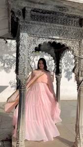 Regal Radiance Indian Style Flair Gown avec Heavy Dupatta Georgette Silk Sari pour Party Wear Caractéristiques Stone Work Bollywood Style - Product Image 4