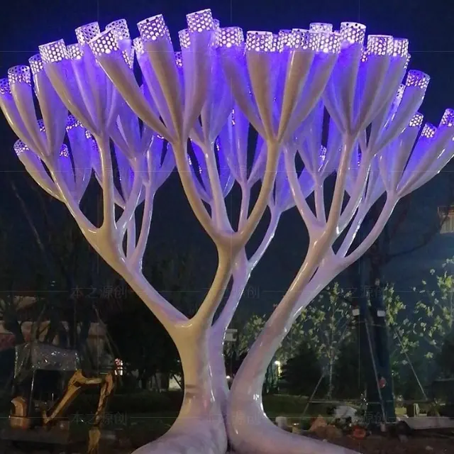 Scultura dell'albero luminoso in fibra di vetro della statua di arte della resina personalizzata della fabbrica per la decorazione