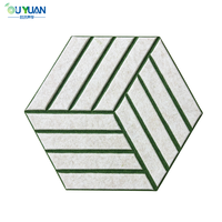 Dalles de feutre hexagonales en fibre de polyester 100 % à rainures en V personnalisées, solutions insonorisantes pour les murs des hôtels, des écoles et des projets de design moderne