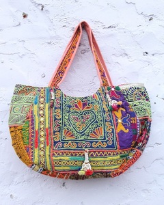 Sac léger Jaipuri Banjara, sac ethnique indien brodé à la main avec des fleurs, sac à bandoulière en coton pour femme - Product Image 1