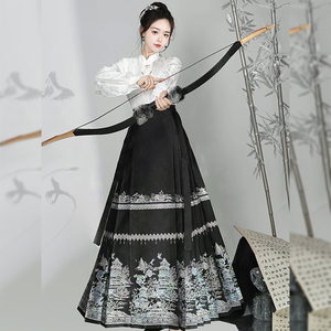 Abito Tang da Donna per Uso Quotidiano, Stile Tradizionale Cinese con Stampa Floreale, Gonna a Faccia di Cavallo Realizzata a Mano da Artisti Cinesi, in Poliestere - Product Image 1