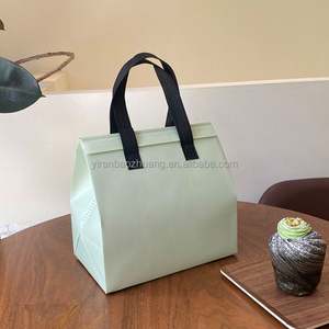 Bolsas de tela personalizadas con logo, resistentes, amarillas, de tela no tejida, reciclables, para llevar té de burbujas, café caliente o vino. - Product Image 4