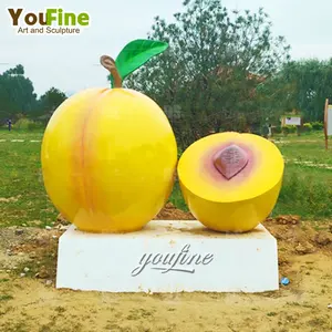 Реалистичная наружная крупногабаритная Стекловолоконная желтая персиковая фруктовая скульптура для продажи