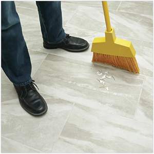 Balais de sol Boardwalk BRMAXIL 42 pouces à tête inclinée en fibre de maïs jaune, 12 par carton - Product Image 4