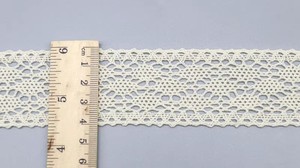 Nastro Largo Vintage in Pizzo Floreale Intrecciato 100% Cotone con Bordo Ondulato per Creazione di Abiti - Product Image 4