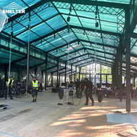 Tente de réception noire pour 300 personnes avec parois en PVC transparent, idéale pour mariages, fêtes, restaurants et cérémonies.