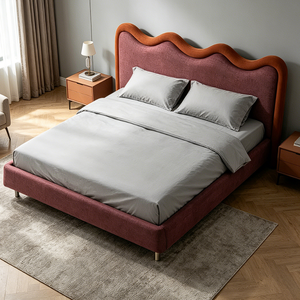 Letto Moderno con Struttura in Legno e Gambe Sottili in Metallo, Testiera Curva a Onda, Rivestimento in Tessuto Personalizzato per Camera da Letto e Villa - Product Image 5