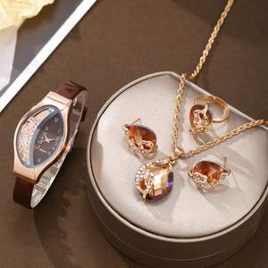 2025 vente chaude femmes à la mode créatif ovale Quicksand <span class=keywords><strong>montre</strong></span> à Quartz avec cuir décontracté 5 pièces ensemble femme <span class=keywords><strong>montre</strong></span> en Stock - Product Image 3