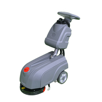 Nettoyeur de sols compact à main avec 1350 ㎡ Autolaveuse compacte à conducteur à bord pour hôtels, supermarchés et bureaux, offrant une efficacité de nettoyage optimale